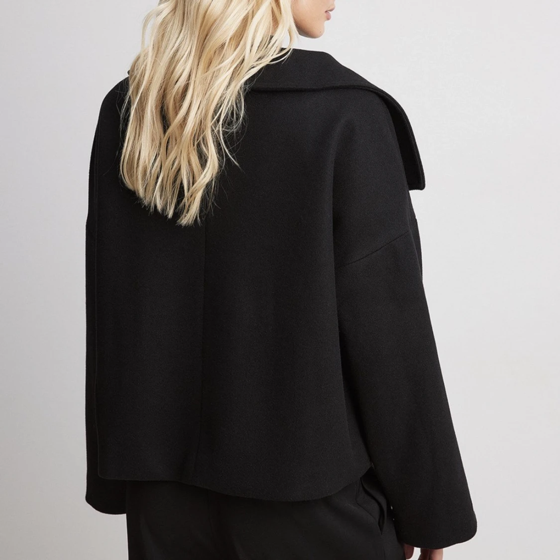 Svart kort kappa  - 91