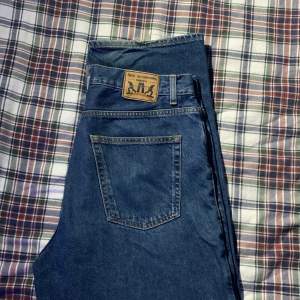 Baggy jeans köpta från junkyard. Säljs pga små