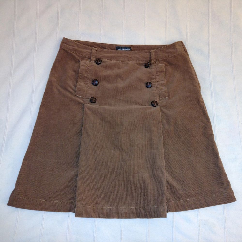 Ruskea Vintage brun/tanfärgad kjol/manchesterkjol - storlek 38 | Plick