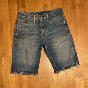 Levi’s 511 Jeansshorts - Levi’s 511 korta jeans i storlek W28. 