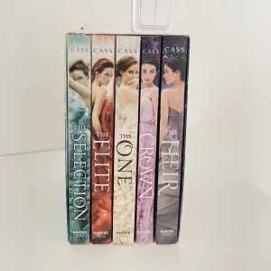 The selection  - Hela bokserien, orörd på engelska i pocket. 