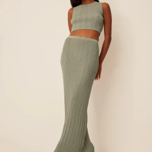 Grönt set från NAKD - Grönt set från NA-KD i storlek XS, så så fint! Modellen är 164 cm 🫶Moa Mattssons kollektion