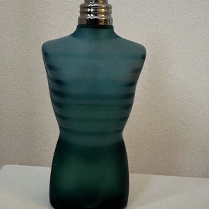 Jean paul gaultier - Jean Paul Gaultier Le Paul, Inte använd mycket. Halva kvar (4e sträcket på flaskan)  Har ingen kartong!!