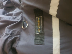 Unisex L motsvarigheten till Canada goose  - Dunjacka för extremt climat begagnad fin jacka för riktig kyla. För extremt kallt väder eller för den frusna, använd i Fjällen vid fåtal tillfällen. 