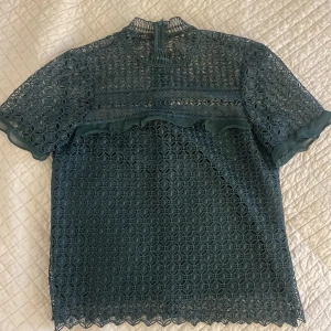 Zara topp - Säljer denna snygga Zara topp i storlek S! 