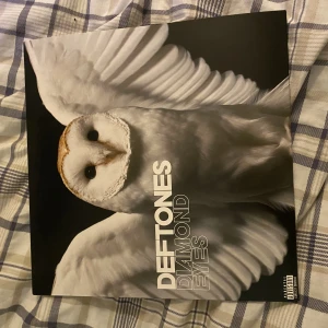 Deftones vinyl diamond eyes NYSKICK - helt oskadd deftones vinyl diamond eyes allt i bilderna ingår skriv för fler bilder