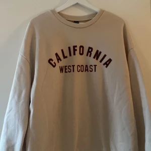 Tjocktröja  - Tjocktröja ifrån Shein i strl L, knappt använd!