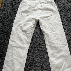 Weekday Jeans - Weekday jeans space relaxed i storlek 27/30. Aldrig använda. Nypris 600kr