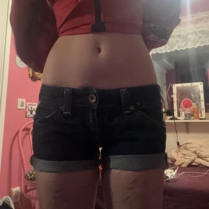 Replay shorts  - Shorts som egentligen var jeans men klippte dom så du kan vika dom hur du vill, älskarrrr dom verkligen men har så många lol