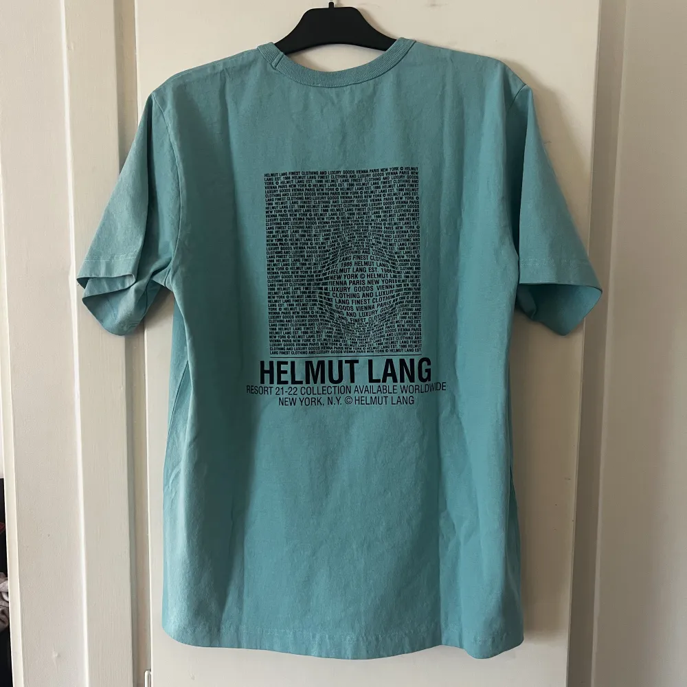 T-shirt från Helmut Lang Strl M och L  Helt nya med tags . T-shirts.