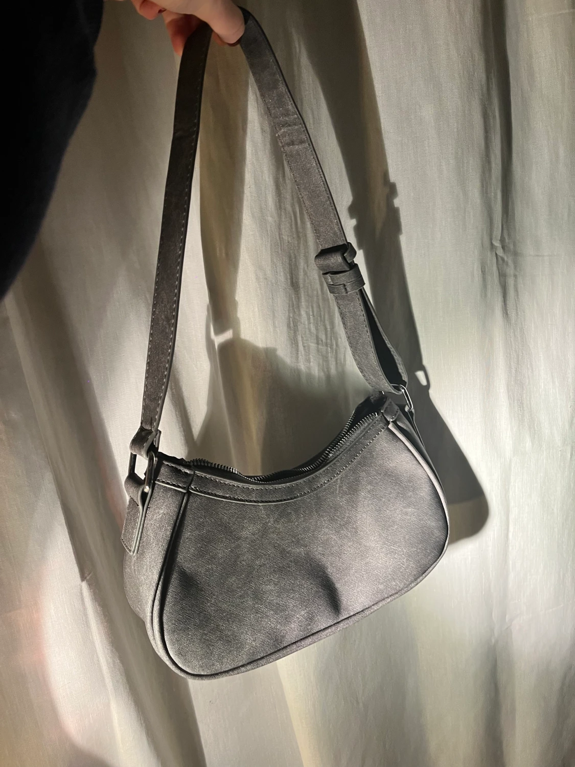 Grå handväska - 90