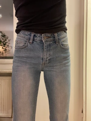 Ankeljeans DRDENIM - Raka ankellånga Jeans från DRDENIM. Stl 25/26. Använda 1 gång. 