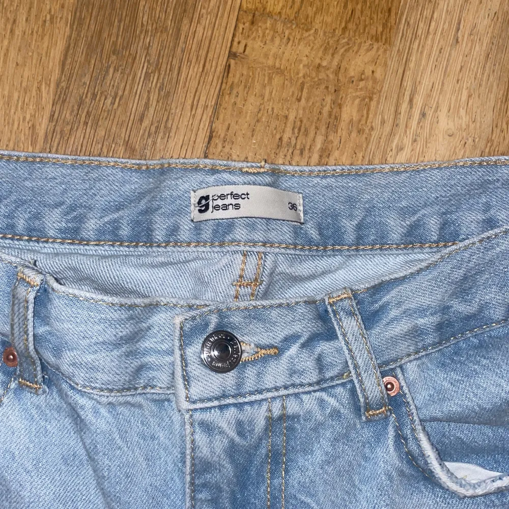 Low straight jeans från gina, knappt använda🤍. Jeans & Byxor.