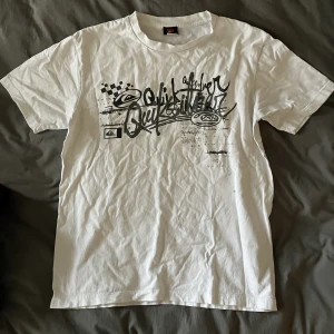 Quiksilver tröja - Quiksilver t-shirt, inga fel på den.