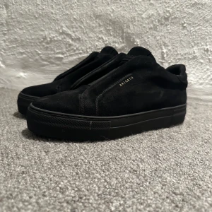 Skor  - Dom har skorna har använts väldigt få gånger men kan också byt mot något och kan sänka priset lite 