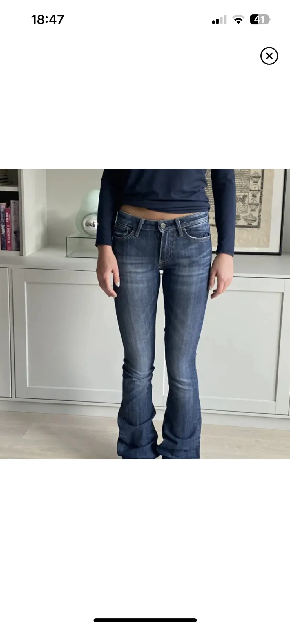 Jätte fina jeans som jag köpt för små. Har så skönt mattetal och är perfekt nu till vintern❄️ hör av er vid minsta fråga 💕 Använt ej köp nu. Jeans & Byxor.