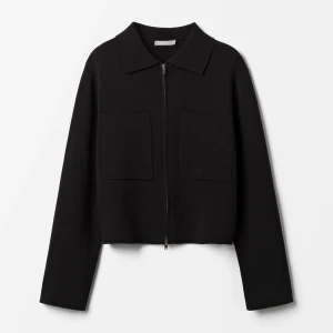 Kofta / jacka Åhléns  - Populära koftan / tunna jackan från Åhléns. I storlek L för en mer oversized fit. Knappt använd. Nypris 599. Köparen står för frakten.