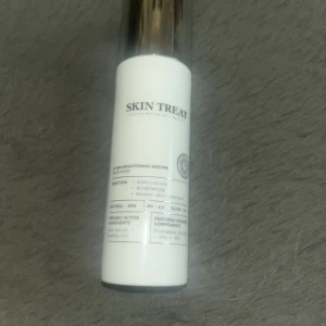 Face mask  - 10 min exfolierande ansiktsmask använt cirka en gång. Men min hy tålde den inte  154 kronor inklusive frakt 