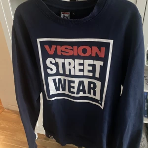 Vision street wear - Collagetröja knappt använd. Som ny! Strl Large. 