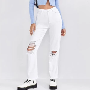 Vita jeans  - Vita jeans med hål💕