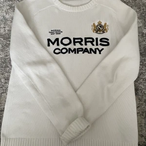Morris Company - Säljer min Morris Company tröja för jag inte tycker den är lika fin fortfarande använd 3 gånger och inga konstigheter med den!