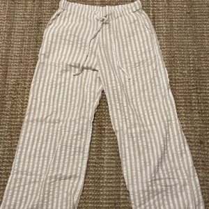 Pyjamas byxor🤩 - Säljer dessa då dom är förkorta för mig, ifrpn lindex storlek xs💗