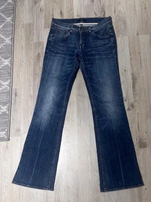 Hugo boss jeans  - Säljer mina Hugo boss jeans då de inte kommer till användning!