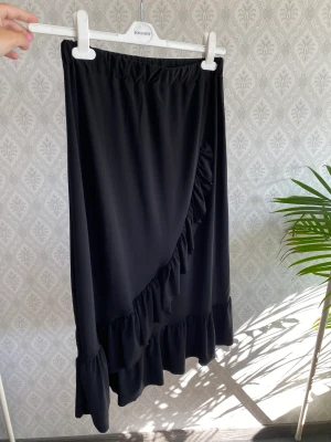 Långkjol - Hör av dig vid fler bilder eller frågor☀️