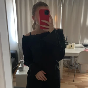 Blus - Fin offshoulder blus med större armar 