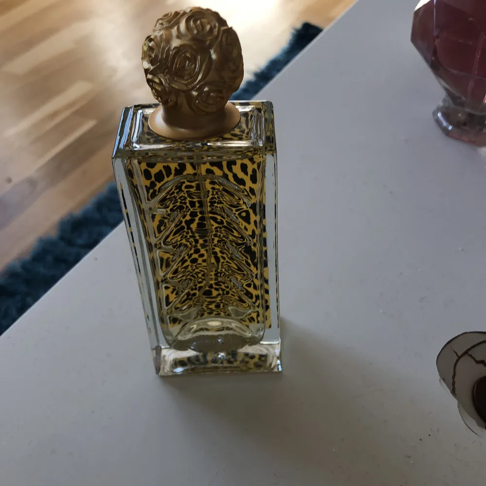 Säljer en 30 ml Salvador Dali parfym oanvänd . Parfym.