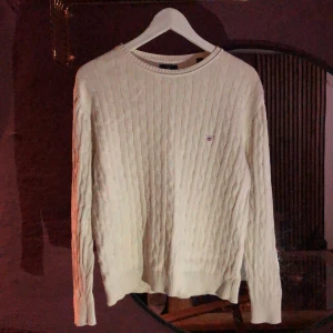 Gant tröja. - Säljer en gant tröja. Stl 170 cm. Använd ett antal gånger. Cond: 8/10 Priset kan diskuteras👌 Tar bara Swish😁Ni betalar frakten