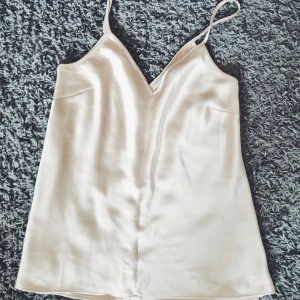 Satinlinne - Knappt använd