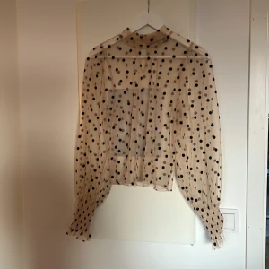 Topp  - Topp från bikbok knappt använda