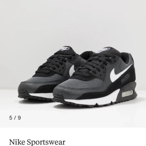 Säljer Nike airmax skor! - Säljer Nike airmax90s storlek 41 helt oanvända säljs för 1599 men jag säljer dem för 700kr kommer med box o kvitto