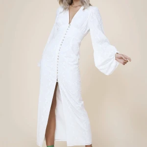 Klänning Adoore  - Säljer denna fina klänningen från Adoore! Den är i storlek 36 men passar bra om man vanligtvis har 34 också. Använd ett fåtal gånger💕  Nypris 1695kr. 