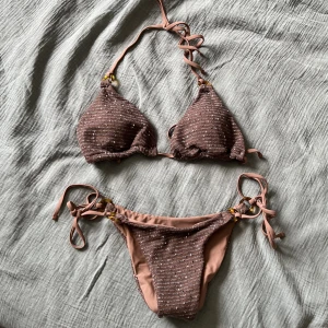brun ”stickad” bikini  - Oanvänd bikini ifrån shein, säljer då den var för stor för mig ❣️endast testad ovanpå underkläder!