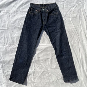 Levis jeans - Ursnygga Levi’s 501 jeans som tyvärr är försmå på mig 💞inga defekter  