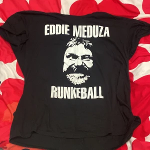 Eddie medusa T-shirt  - använd 1 gång 