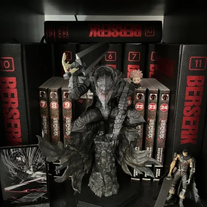 sjuk full berserk collection - helt fusk. köp hela kan stå för lite extra merch o en behelit ksk. kom o hämta eller jag kör ut den i guess kan nt skicka allt de här. #GDNW