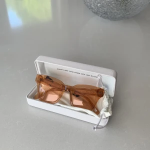 CHIMI Peach 005 - Helt nya CHIMI solglasögon i bra skick 