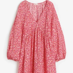 Sommarklänning - Så fin klänning från hm helt ny med lappar kvar! Storlek xs men lite oversize