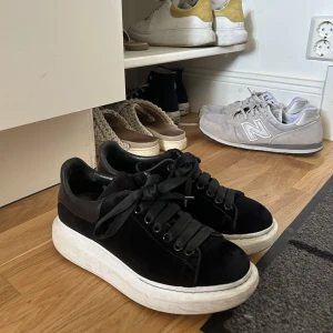 Alexander mcqueen - Fina Alexander mcqueen i velour