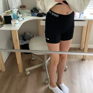 Svarta nike pros shorts - Anvädna