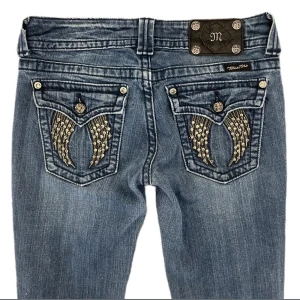 Miss me jeans - Lågmidjade straightleg/skinny miss me jeans i fint skick utan fläckar❤️Midjemåttet är 37cm tvärs över och innerbenslängden är 76cm! Jag är 168cm lång❤️Tryck gärna på köp nu❤️