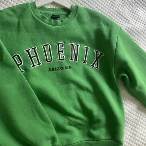 Säljer denna gröna fina sweatshirten i bra skick. Jag säljer tröjan som inte kommer till andvänding för 100 kr  Ord pris: 279kr 💚 