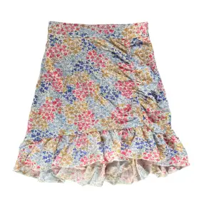 Säljer min fina blommiga kjol från Gina Tricot, då den är förliten för mig💗 andvänd men i väldigt bra skick, kom privat för fler bilder och frågor 💗