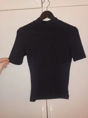 Glittrig topp - Super fin glittrig topp, använd på en nyår🦋