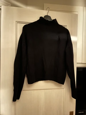 Stickad tröja - Stickad tröja, väl använd men bra skick