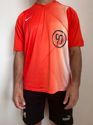 Nike C90 vintage fotbollströja tröja T-shirt  - Passar strl M/L  Rök och djurfritt hem  Nyskick.