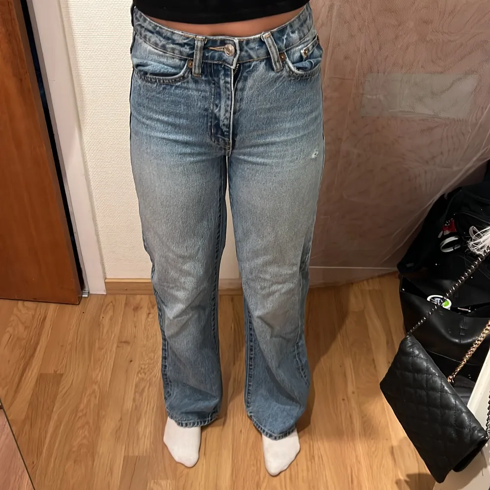 Vida jeans från lager 157, har ett litet hål.💓. Jeans & Byxor.